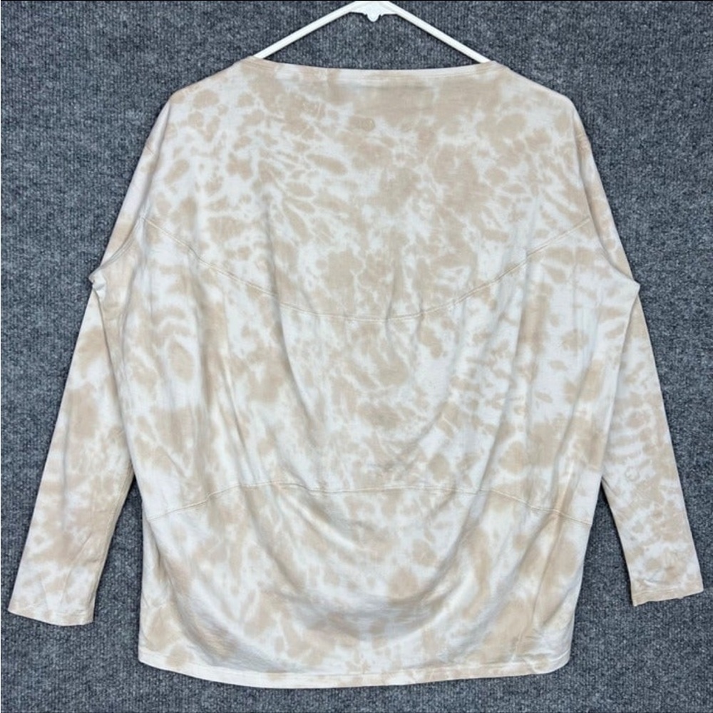 Lululemon back in action long sleeve - Picture 2 of 8
